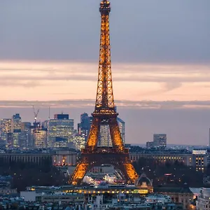 Luxury 75m2 With Eiffel Tower View, 1 Min Metro, Parking Appartement Paris